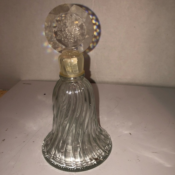 Elegant  vintage  Perfume Bottle with Stopper 1980 Avon crystal snowflake bell - Picture 1 of 5